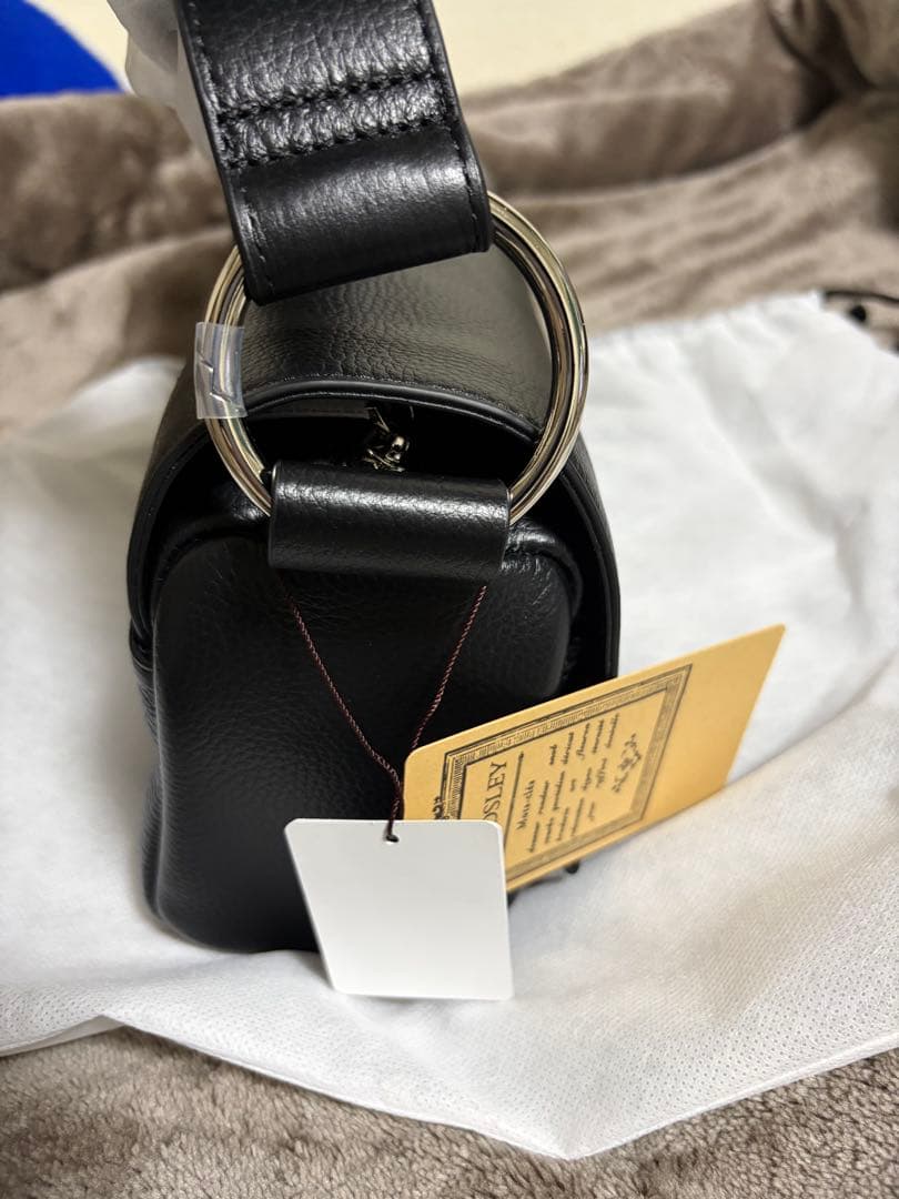 BEARDSLEY ビアズリー　レザーボディバッグ　新品未使用タグ付き