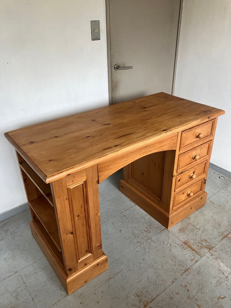 ラキ　ペニーワイズ　チャイルドデスク　Paul Wilson