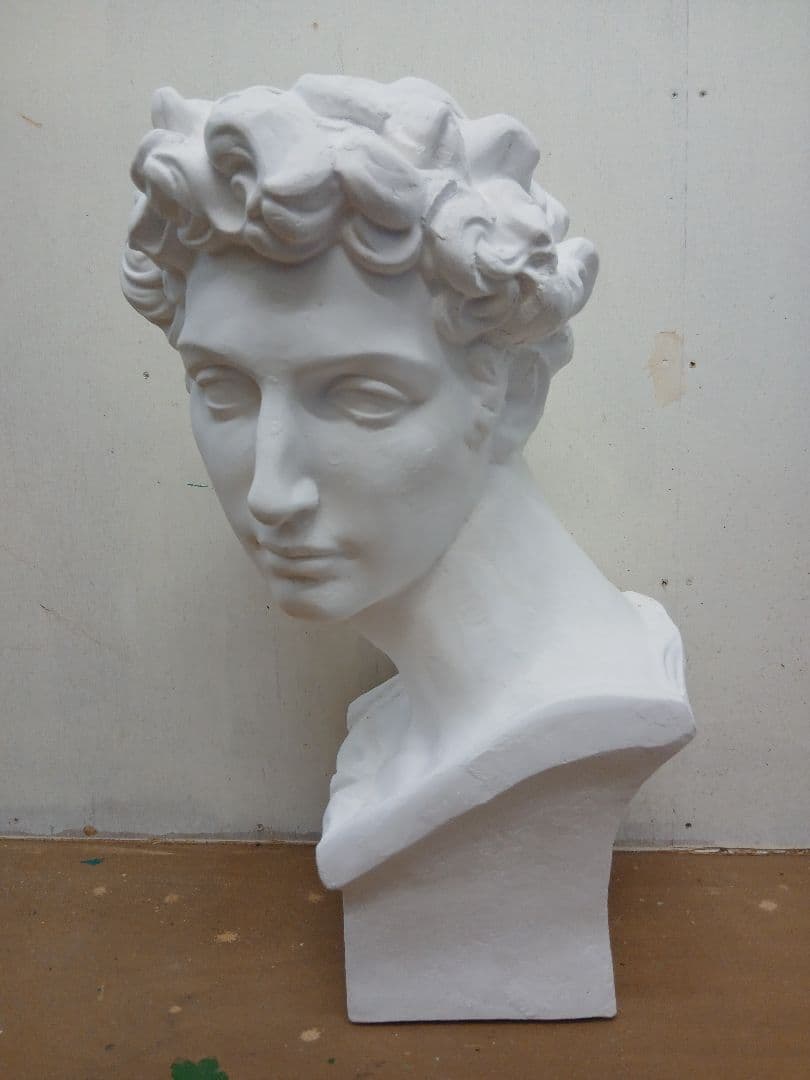 メディチ首像。高さ６０cm