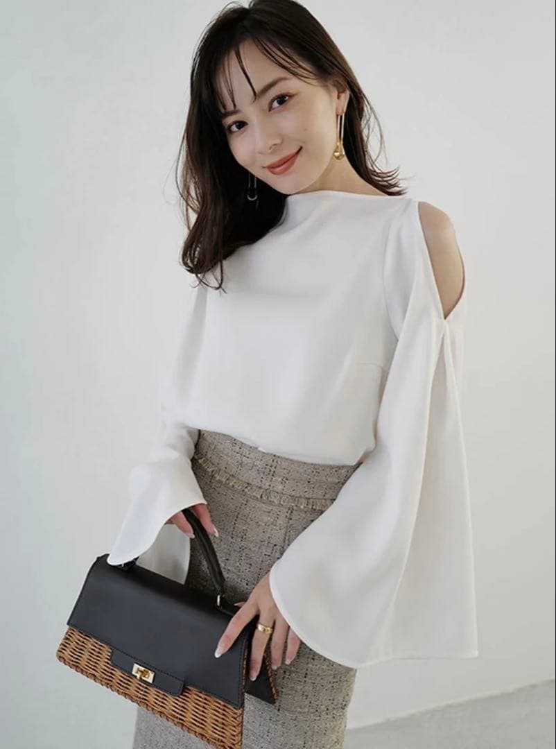 【美品】アシメネックサテンブラウス コーラル アニュアンス