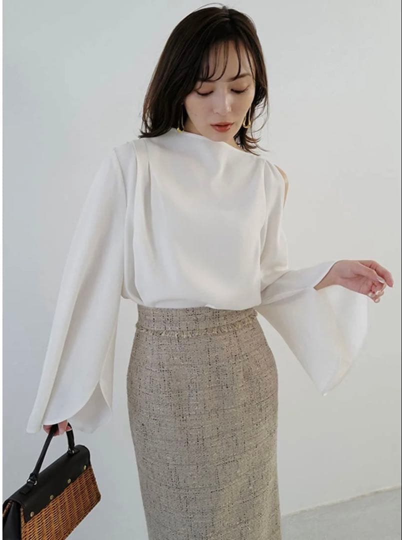 【美品】アシメネックサテンブラウス コーラル アニュアンス