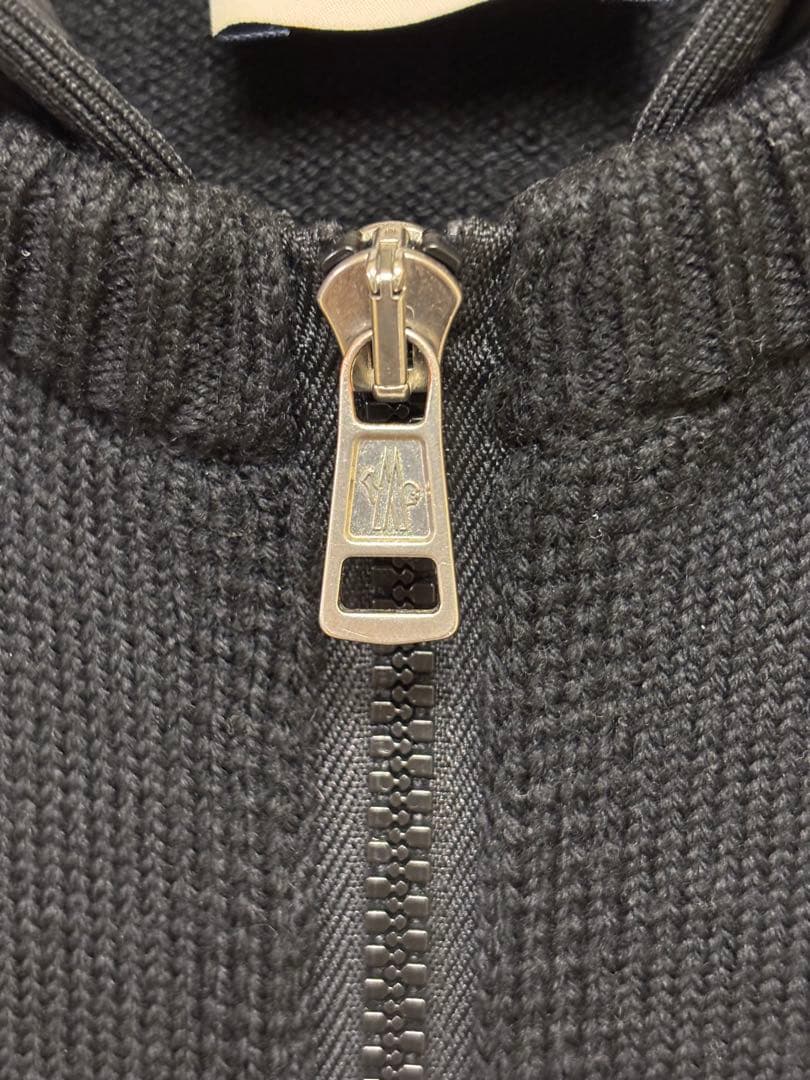 MONCLER ダウンフード付ニットベスト