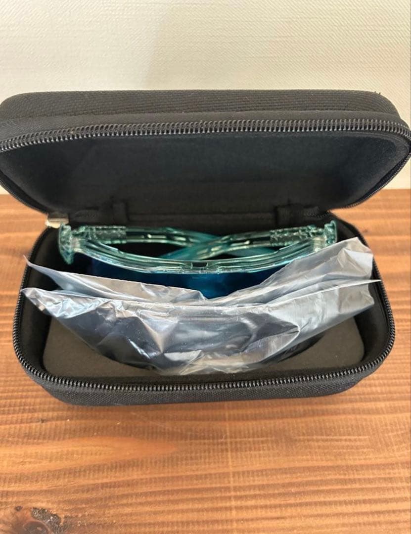 100% スポーツサングラス 青色レンズ クリアフレーム ワンハンドレッド