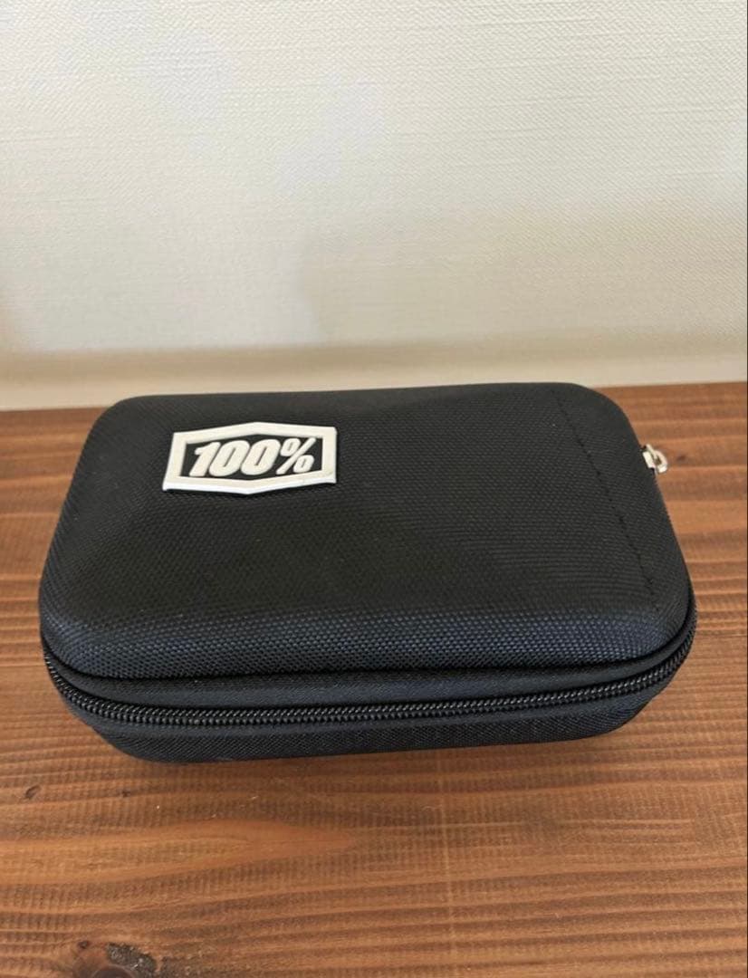 100% スポーツサングラス 青色レンズ クリアフレーム ワンハンドレッド