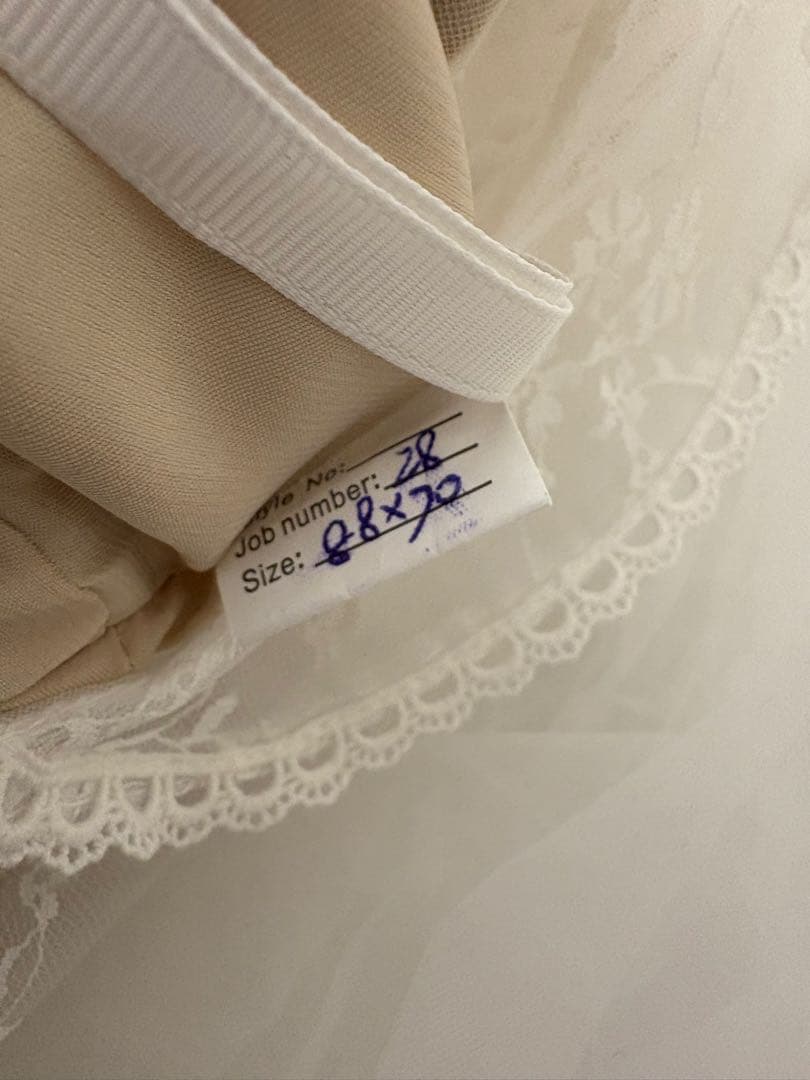 ウエディングドレス　パフスリーブ　レース　チュール　ドレスプロダクション