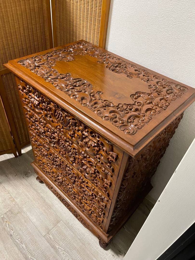 アジアン家具　猫脚　キャビネット　木製彫刻入り4段チェスト