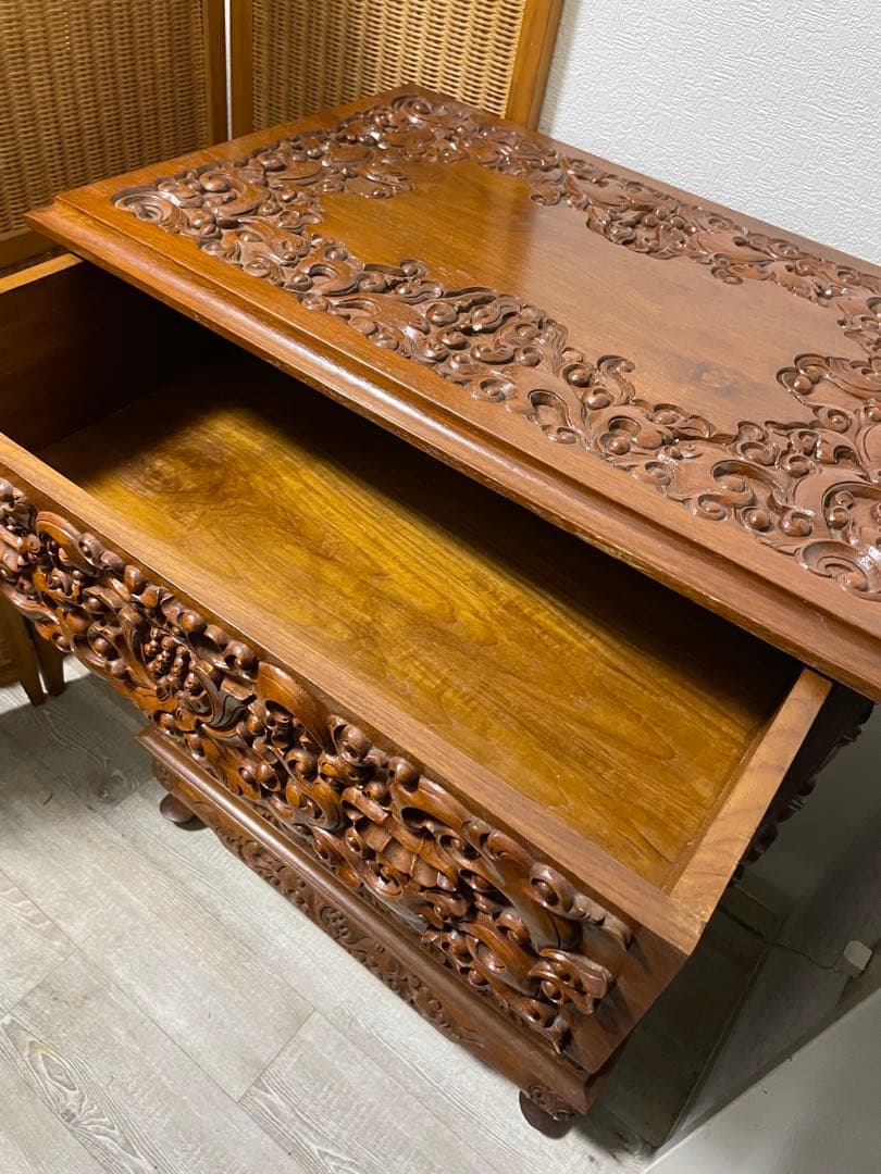 アジアン家具　猫脚　キャビネット　木製彫刻入り4段チェスト