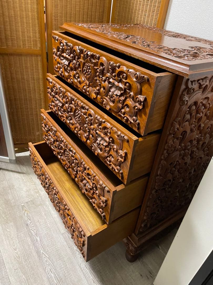 アジアン家具　猫脚　キャビネット　木製彫刻入り4段チェスト