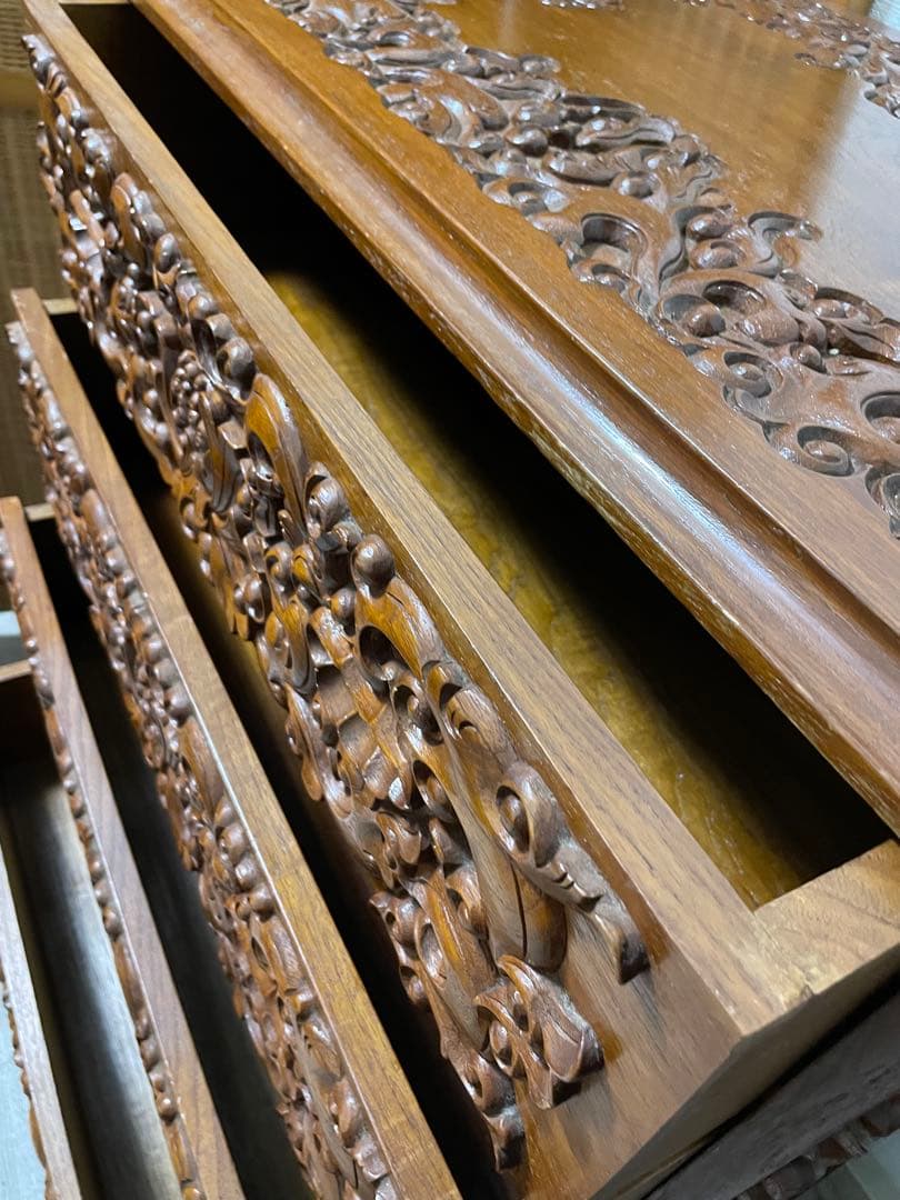 アジアン家具　猫脚　キャビネット　木製彫刻入り4段チェスト