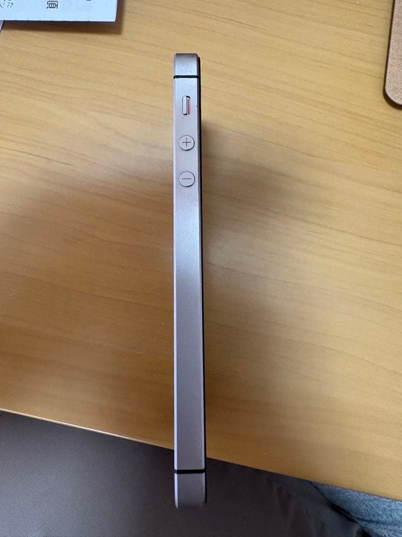 Apple iPhone SE本体のみ　64GB バッテリー状態80%