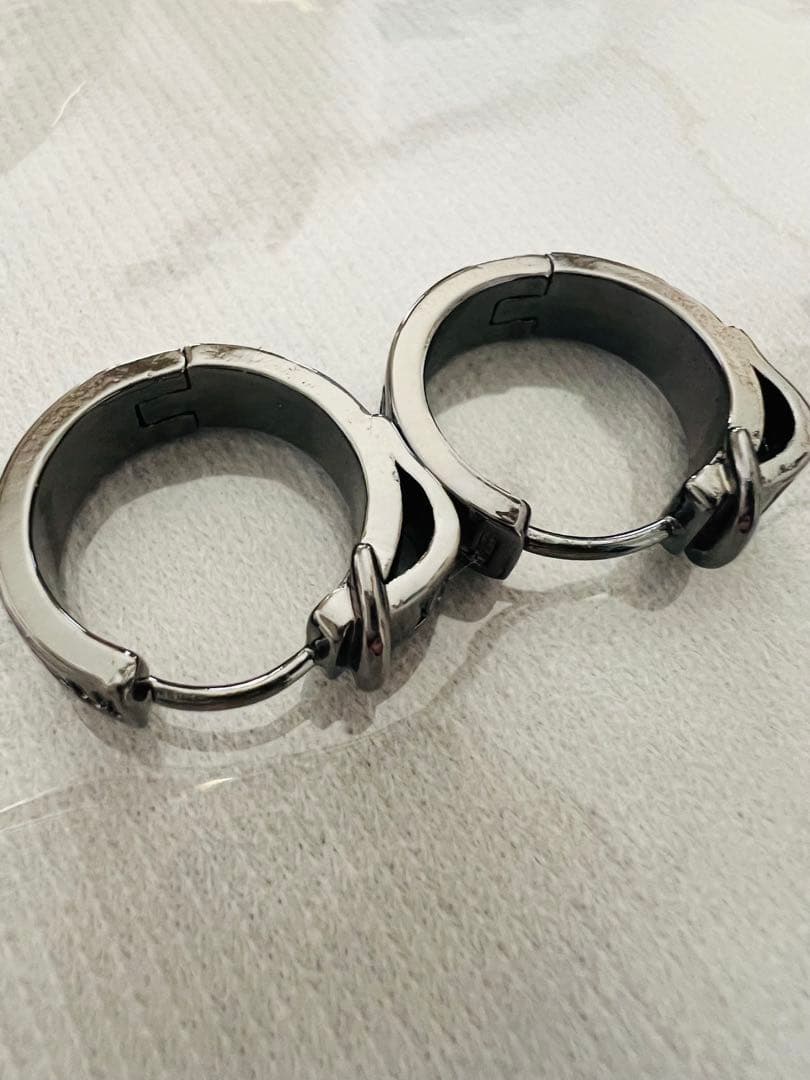 Vivienne Westwoodヴィヴィアン　両耳　ピアスシルバー　男女兼用