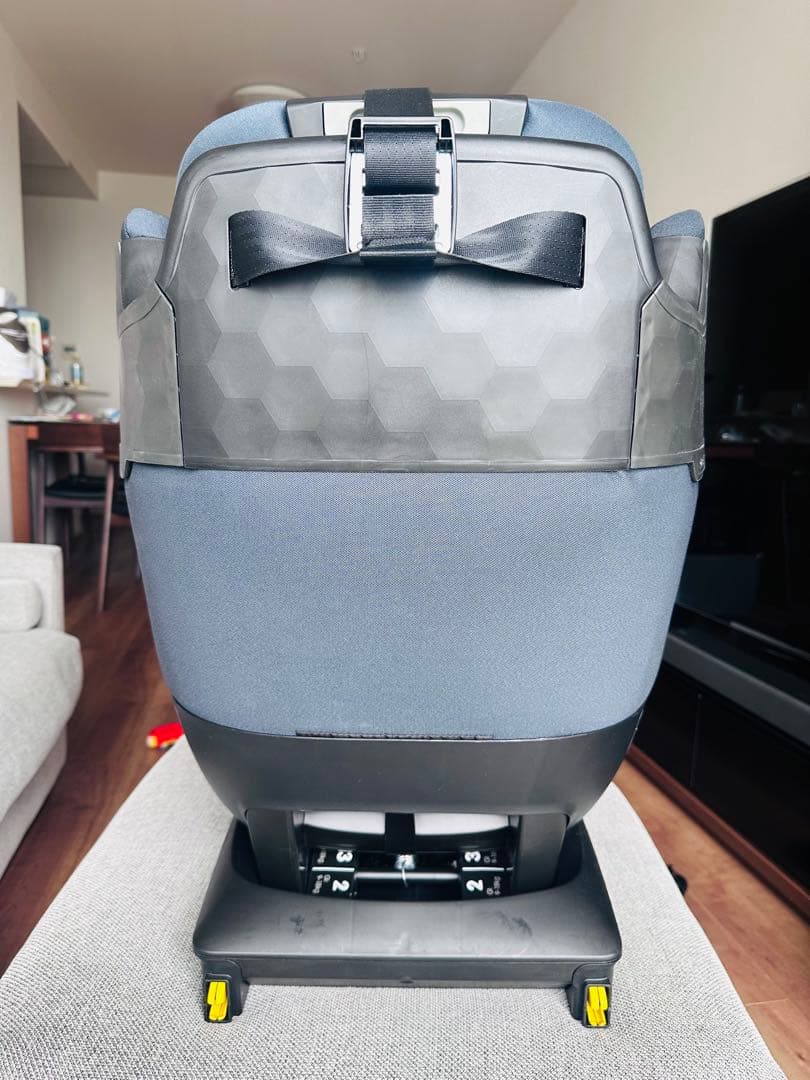 にし　Titan Pro 車用チャイルドシート ブラック