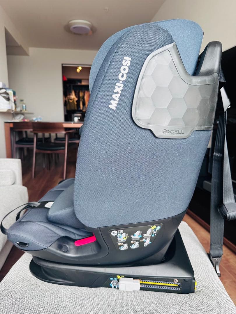 にし　Titan Pro 車用チャイルドシート ブラック