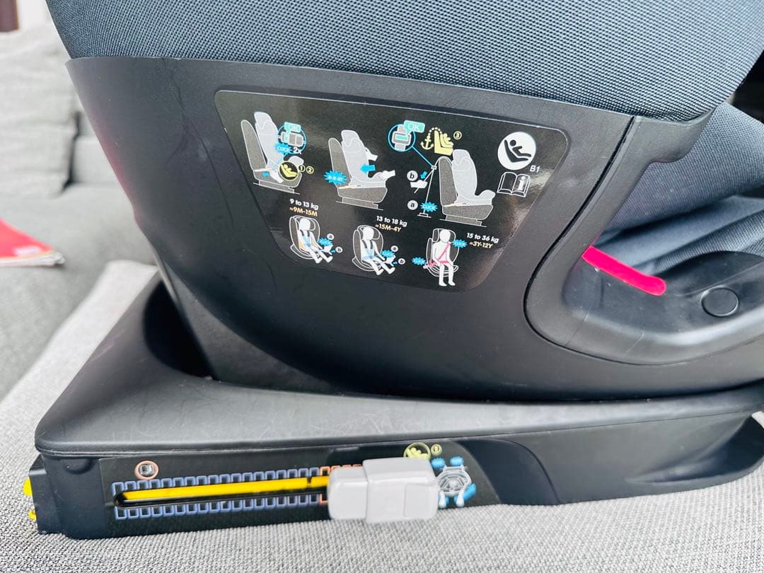 にし　Titan Pro 車用チャイルドシート ブラック