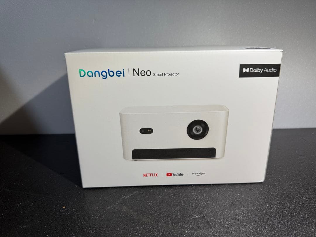 amiami　 スマートプロジェクター　新品未開封　プロジェクター