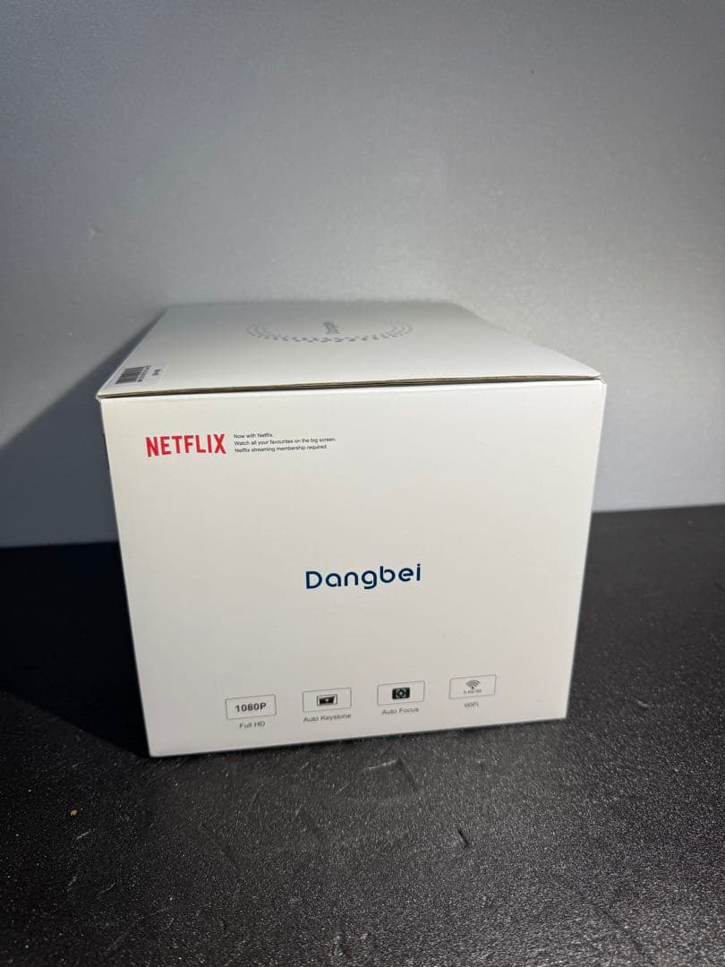 amiami　 スマートプロジェクター　新品未開封　プロジェクター