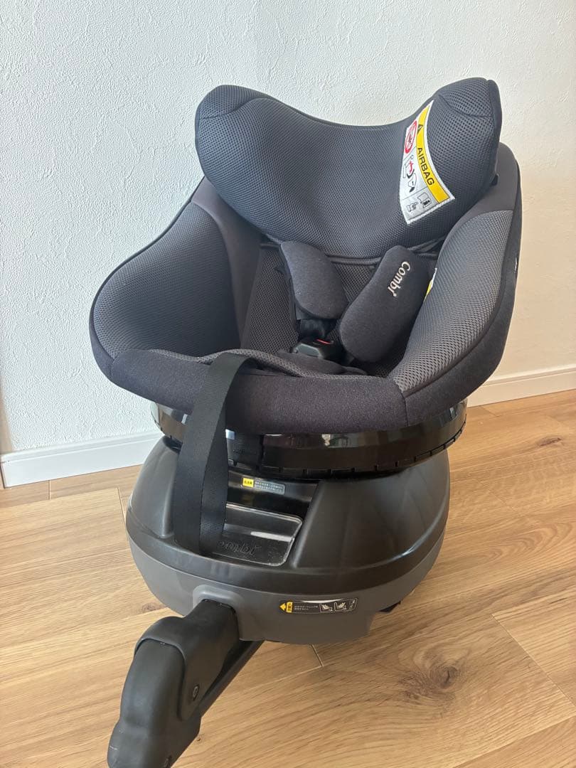 Combi クルムーヴ　チャイルドシート