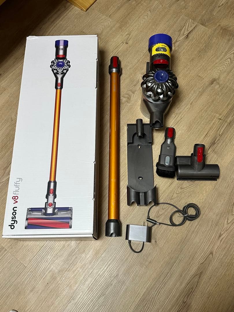 dyson❣v8❣fluffy‼ダイソンV8❣コードレス掃除機‼メルカリ便発送❣