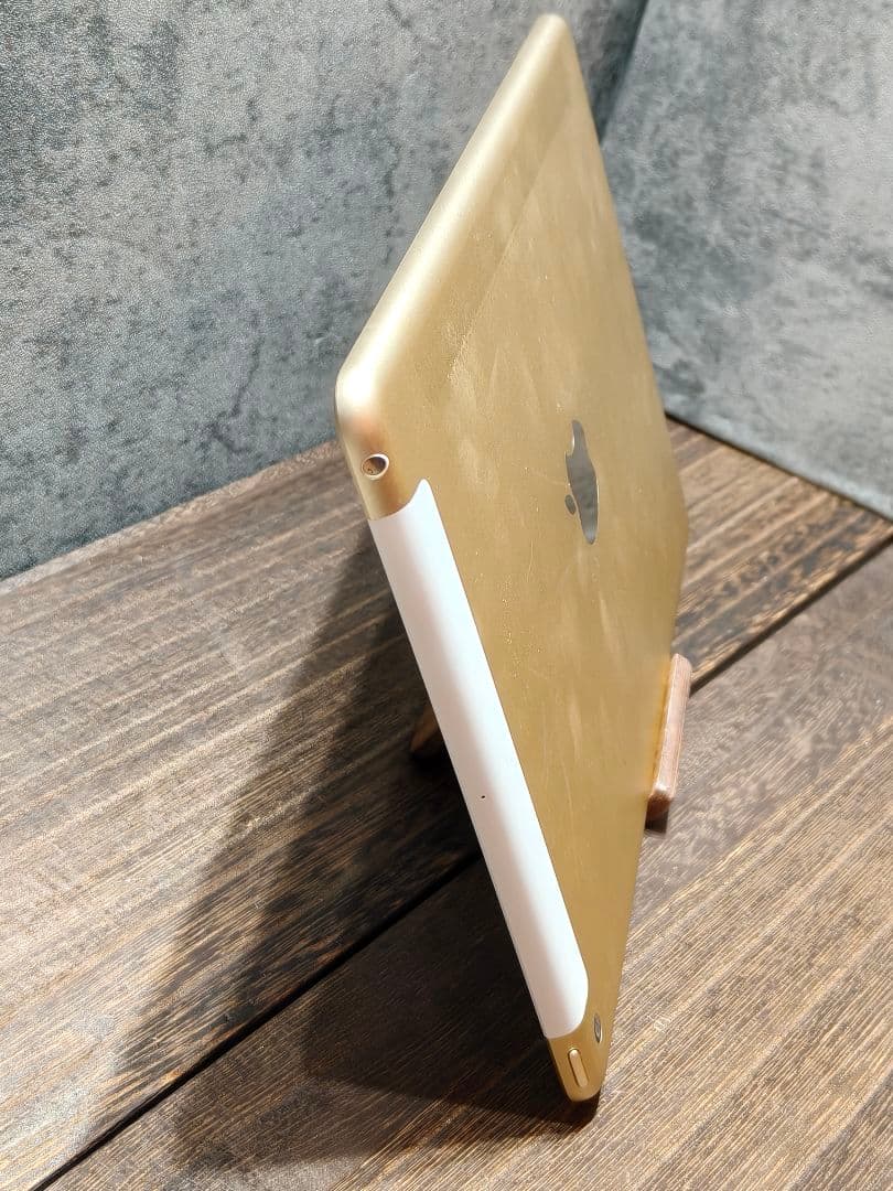 Apple iPad 第5世代 32GB Cellular モデル タブレット