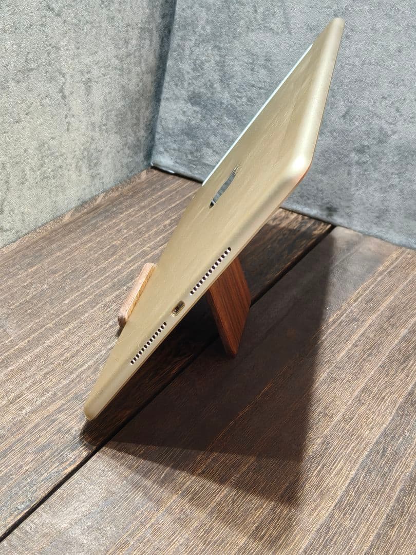 Apple iPad 第5世代 32GB Cellular モデル タブレット