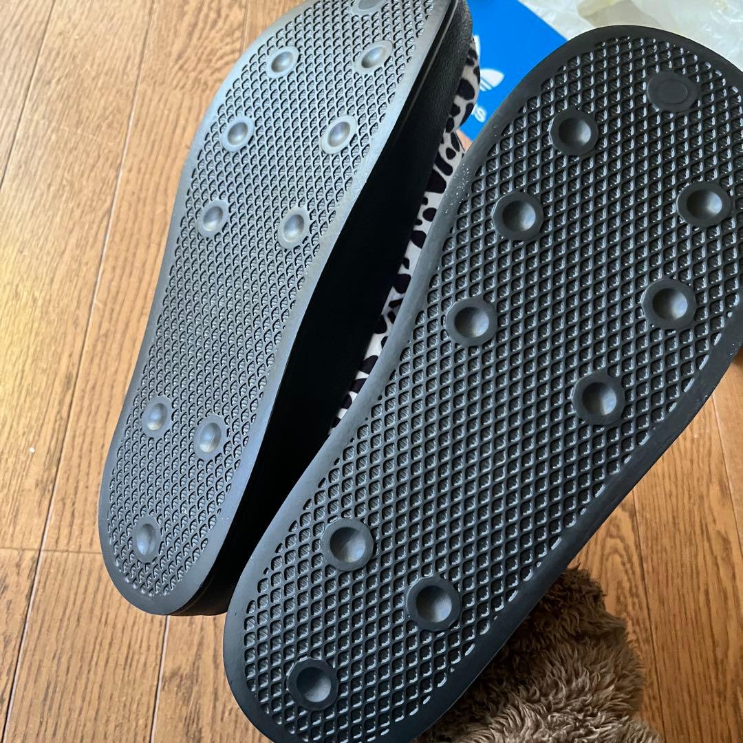 adidas PUFFYLETTE パフィレッタ　アニマル柄　ダルメシアン