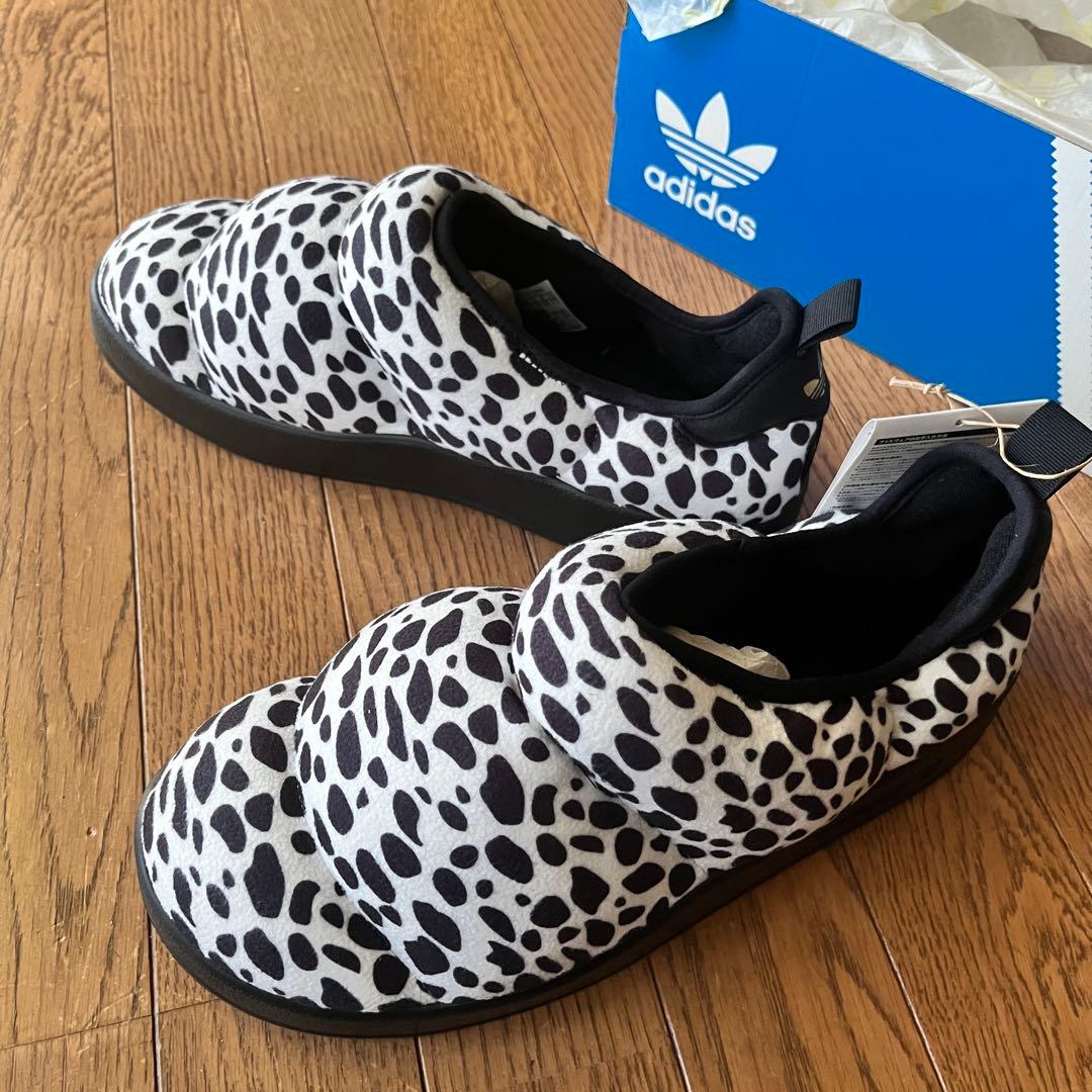 adidas PUFFYLETTE パフィレッタ　アニマル柄　ダルメシアン
