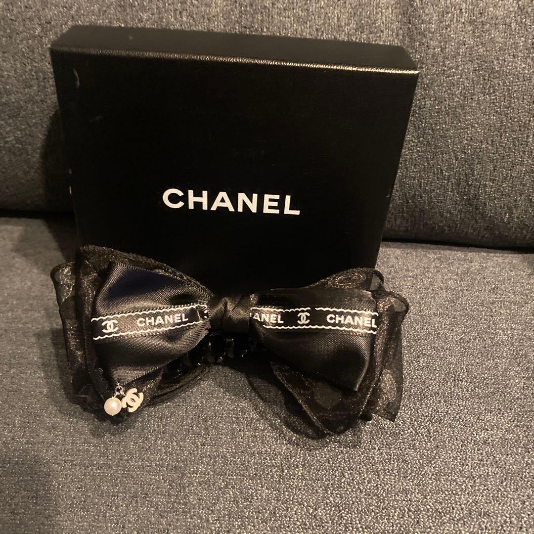 大きめドット　ブラックりぼん　チャームつき　バナナクリップ ヘアアクセサリー