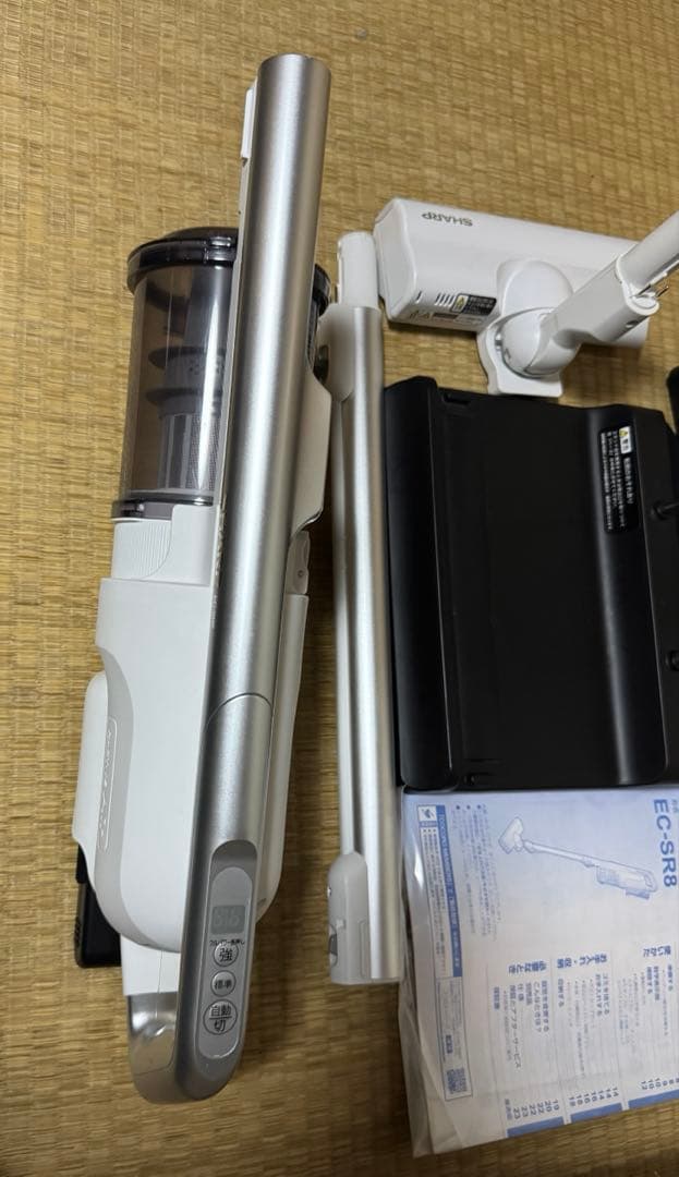 シャープ　コードレススティック　掃除機　RACTIVE Air EC-SR8-W