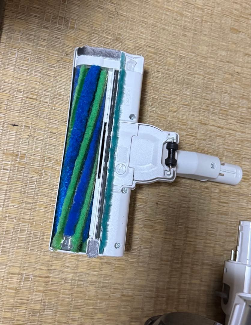 シャープ　コードレススティック　掃除機　RACTIVE Air EC-SR8-W