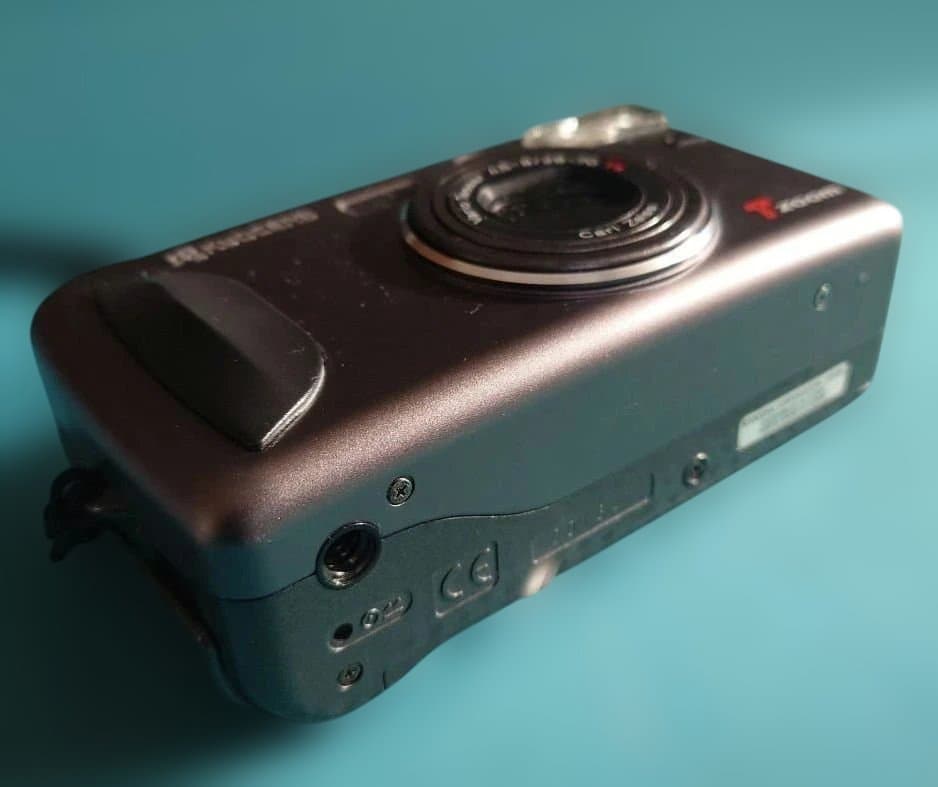 「中古」KYOCERA Tzoom Carl Zeiss フィルムカメラ＋付属品