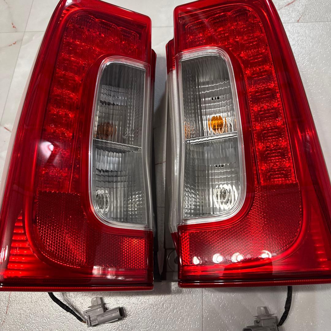 LA600S タント テールランプ 左右セット