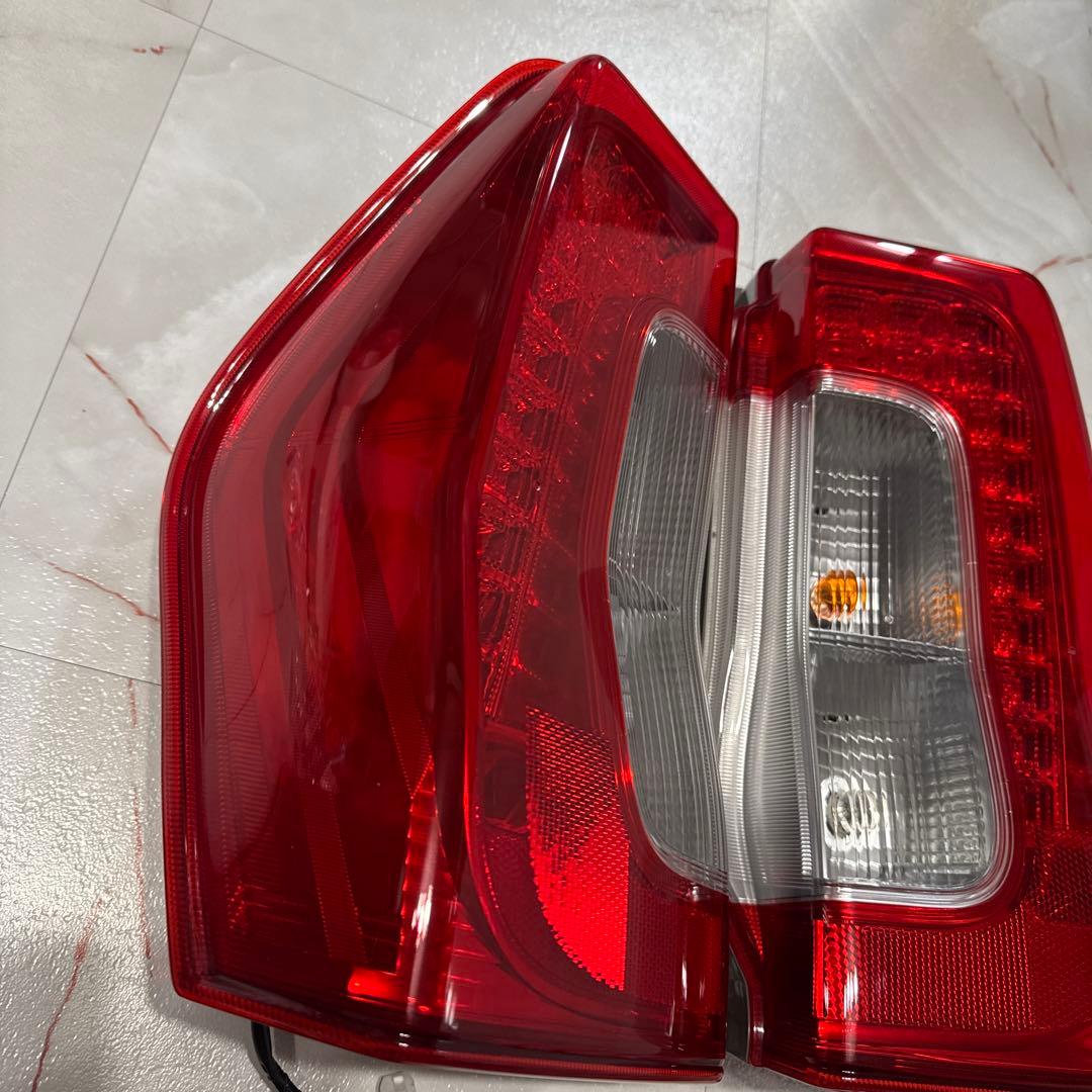 LA600S タント テールランプ 左右セット