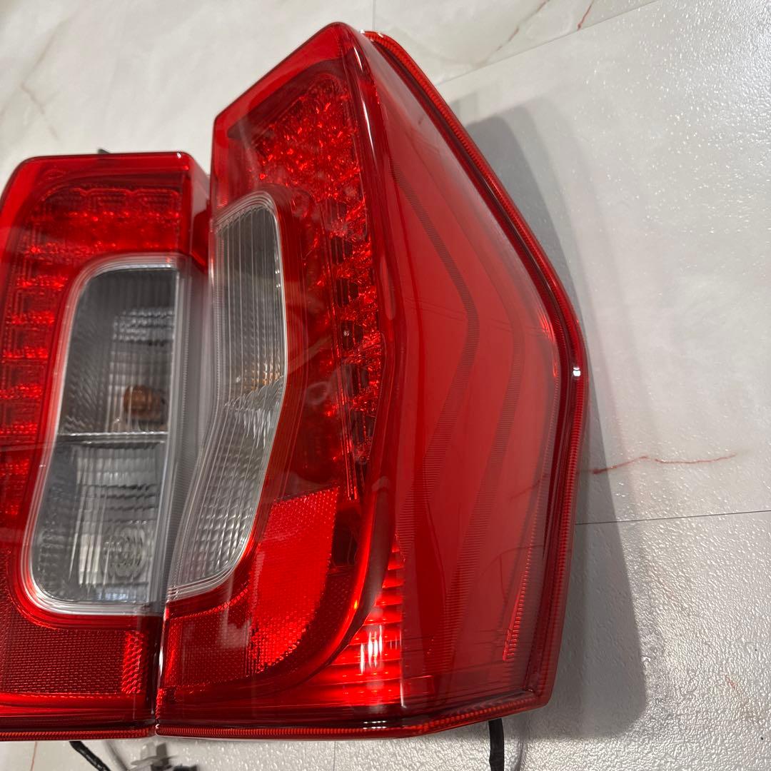 LA600S タント テールランプ 左右セット