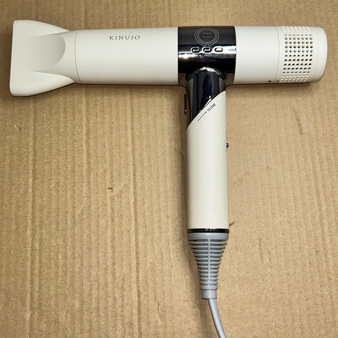 美品　24年製　KINUJO 絹女 キヌジョ ドライヤー ホワイト KH301