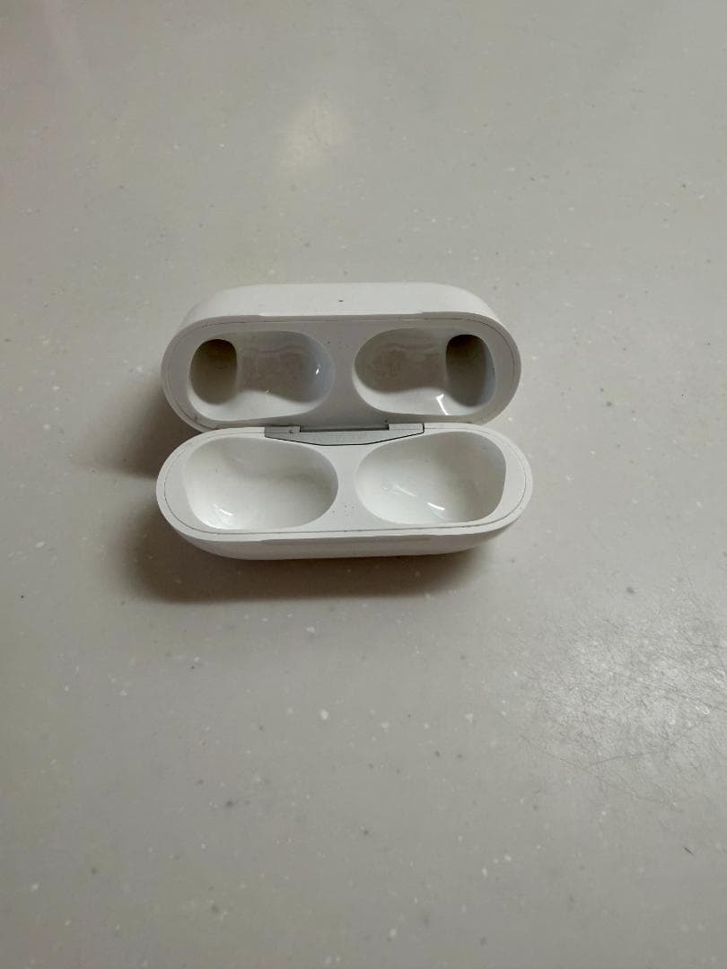 Apple AirPods Pro 第2世代 充電ケースのみ 正規品 A2700