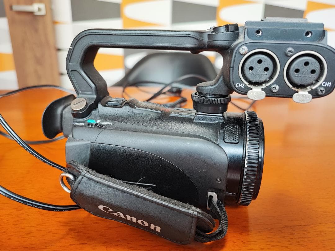 Canon XA10 業務用ビデオカメラ（XLRハンドルユニット付き）