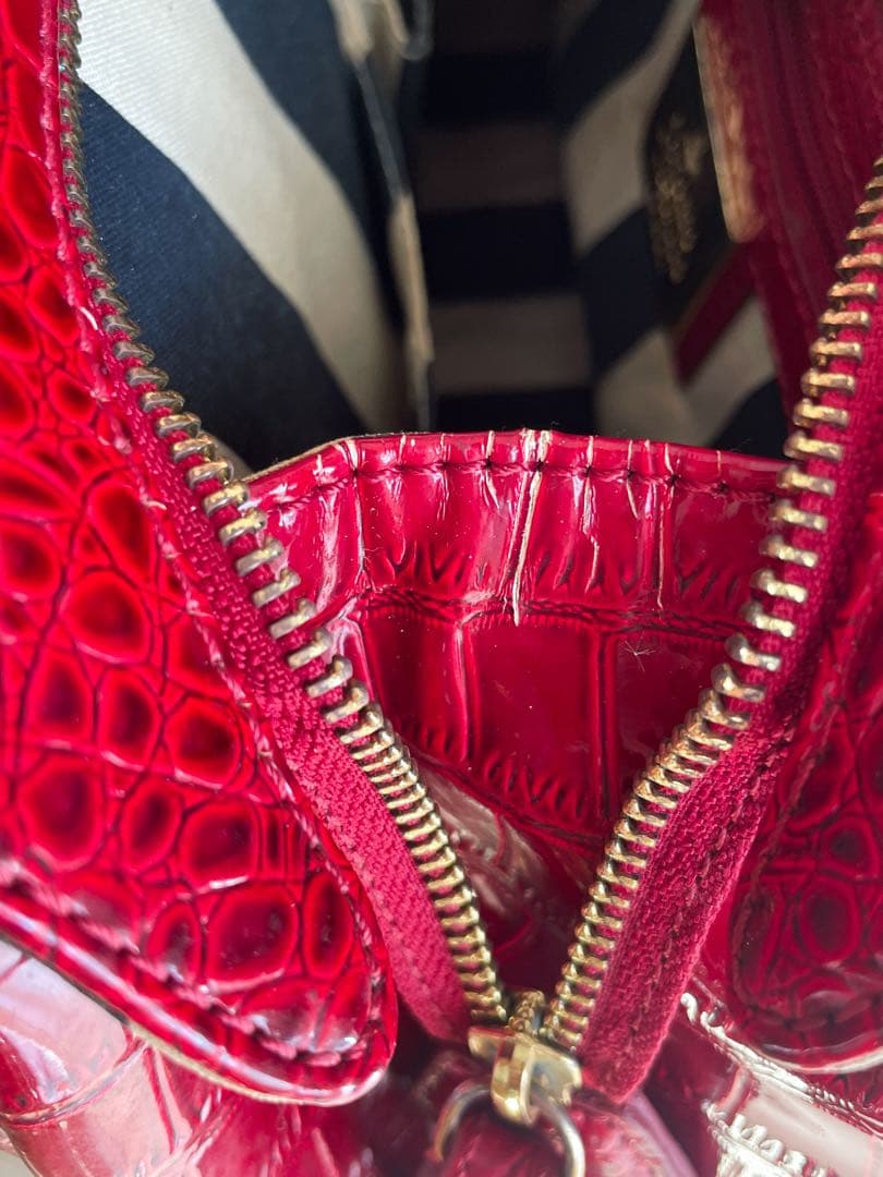 Vivienne Westwoodレッド クロコダイル風ハンドバッグ