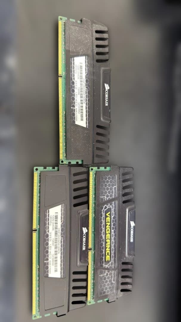 メモリー Vengeance 12GB Triple Channel DDR3