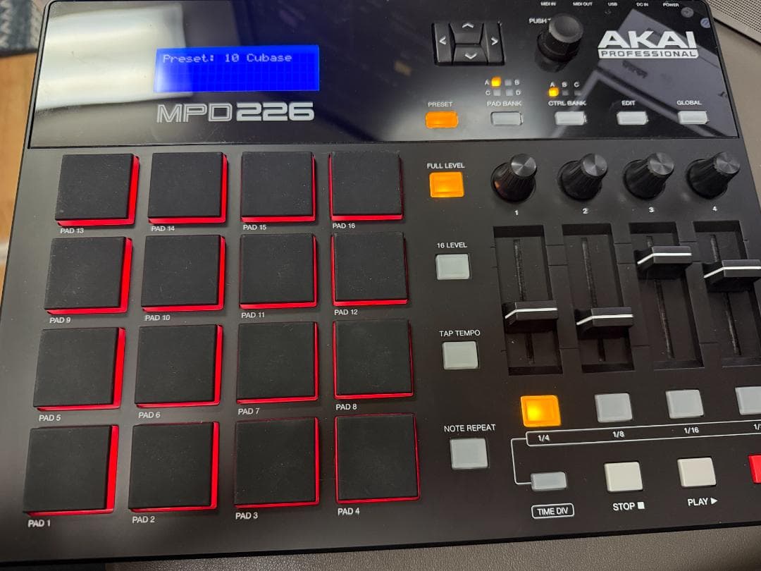 c*k様 美品・使用極小　AKAI MPD226