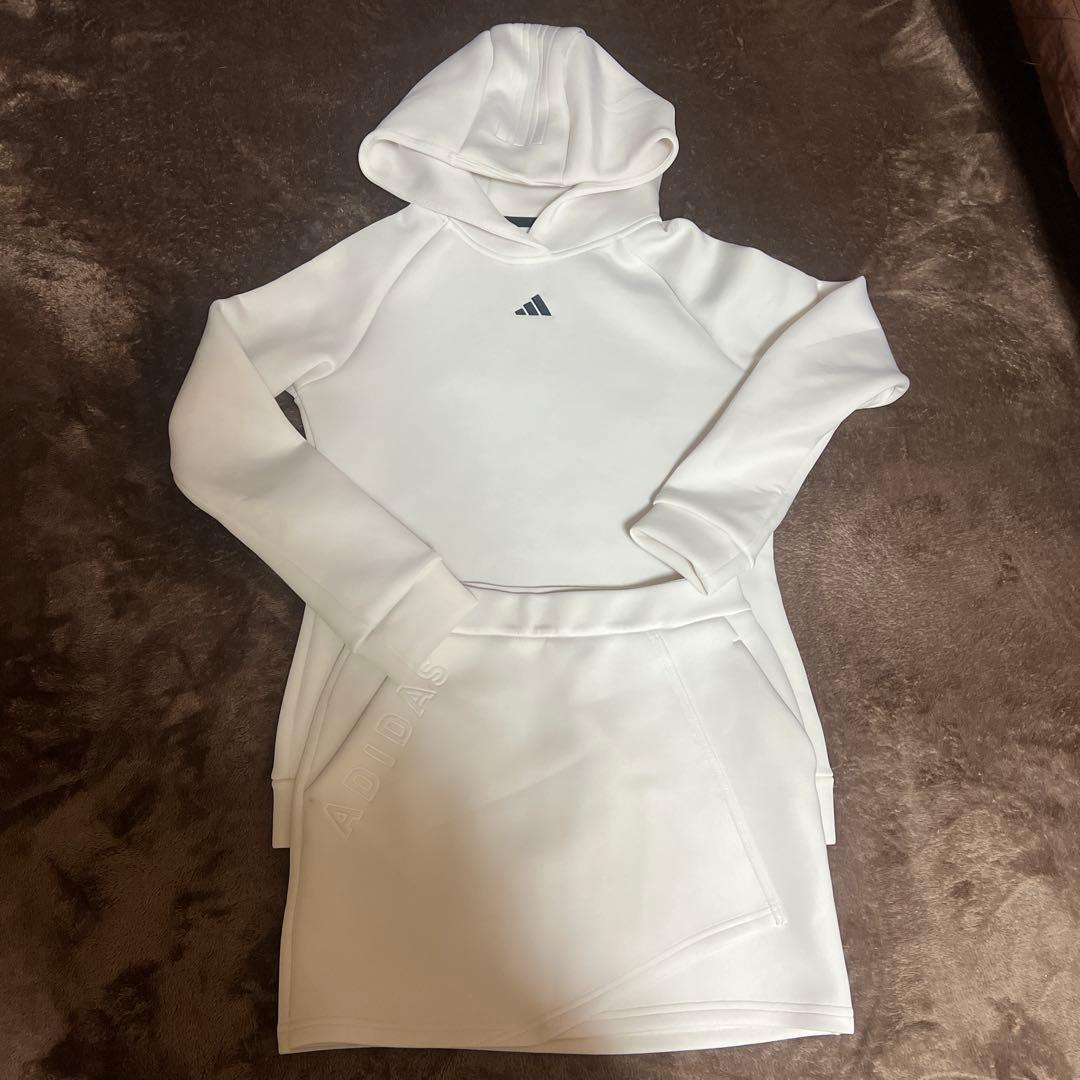 adidas レディース セットアップ　ホワイト