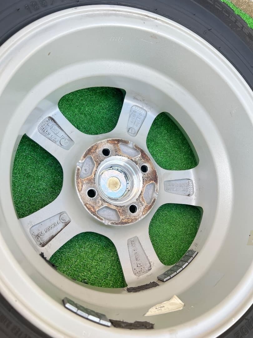 LINZ 14インチホイールと美しいスタッドレス185/70R14タイヤ(2個)