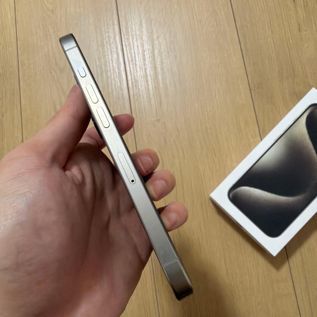 も*り様 Apple iPhone 15Pro本体 83%