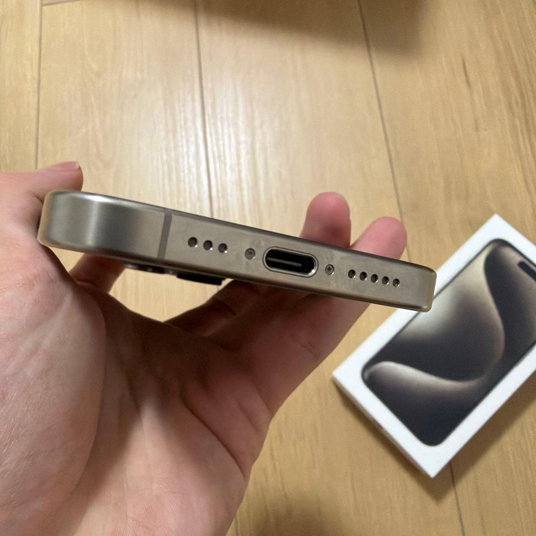 も*り様 Apple iPhone 15Pro本体 83%