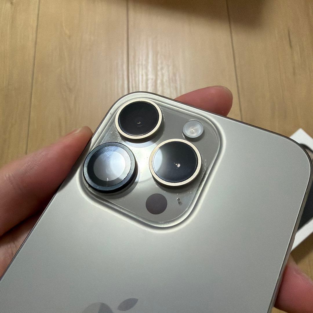 も*り様 Apple iPhone 15Pro本体 83%