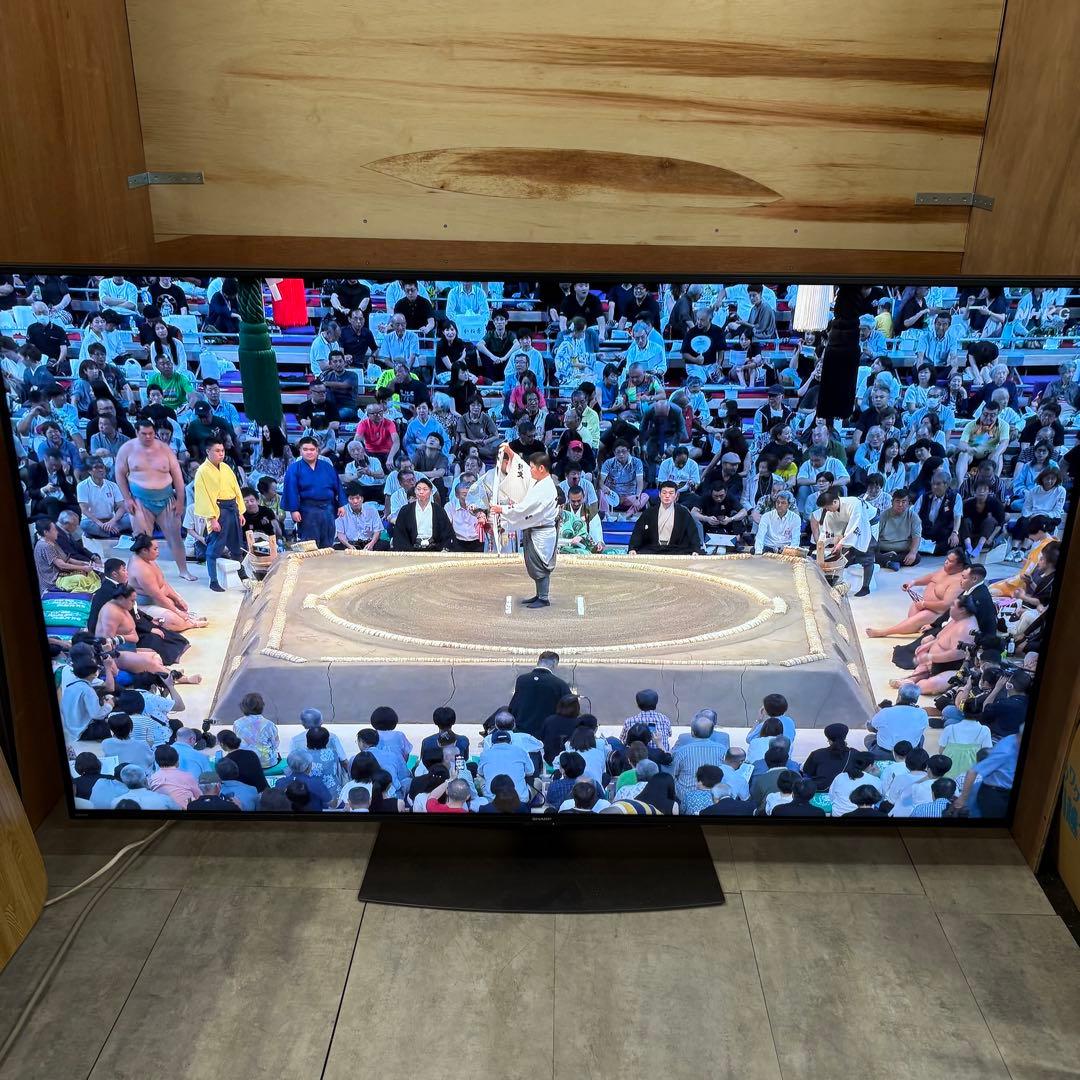 一都三県限定　配送無料　4K液晶テレビ　SHARP シャープ　70インチ
