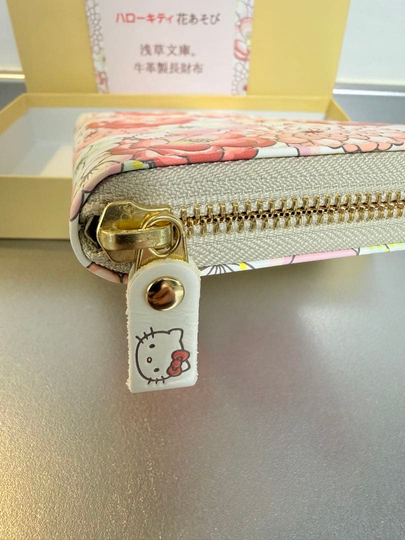 ハローキティ 花あそび 牛革長財布