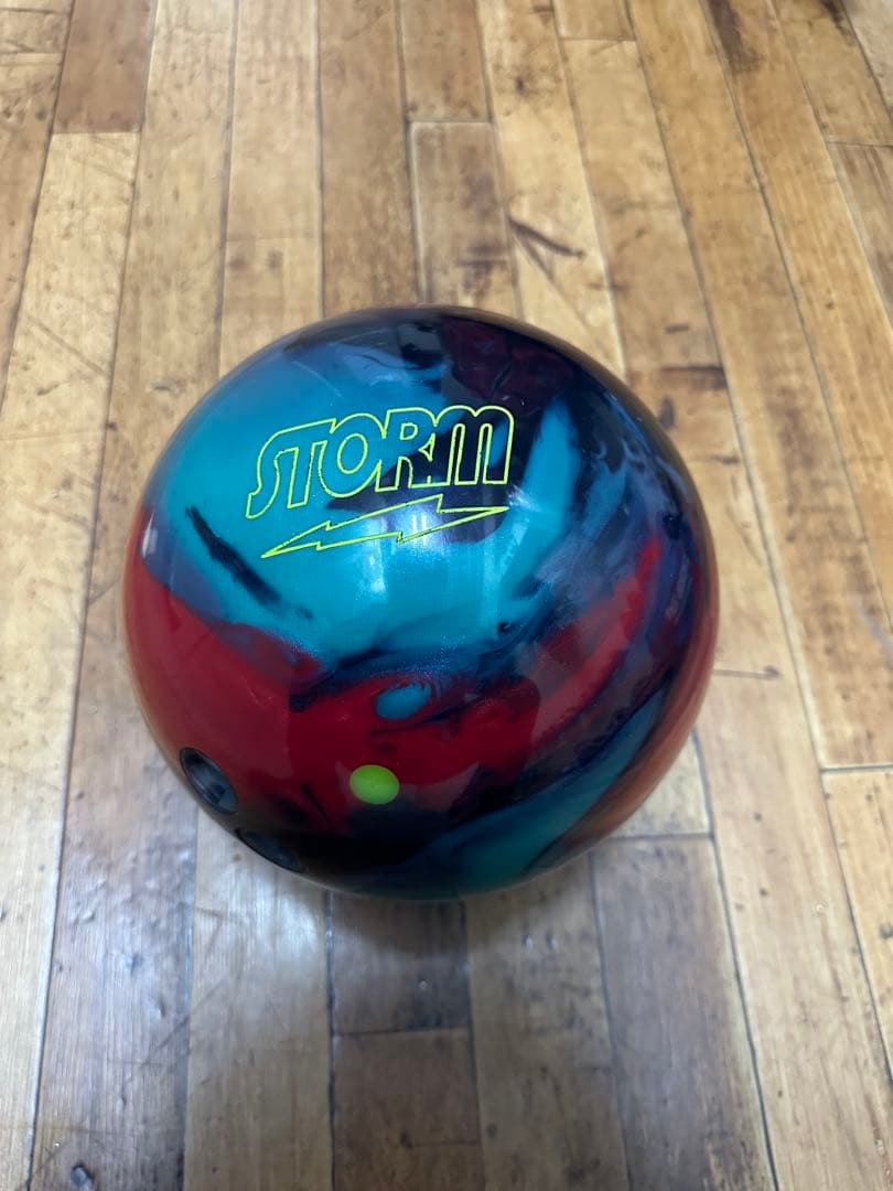 STORM IDENTITY ボウリングボール