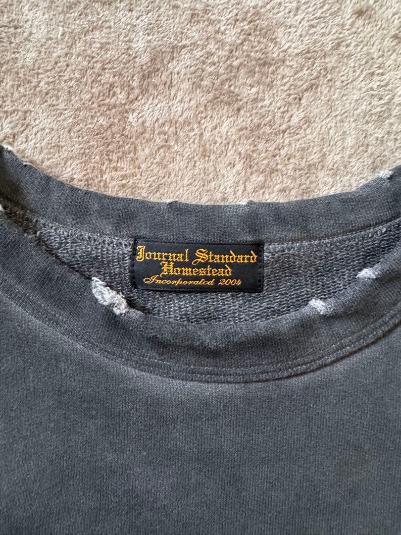 ダメージクルーネック