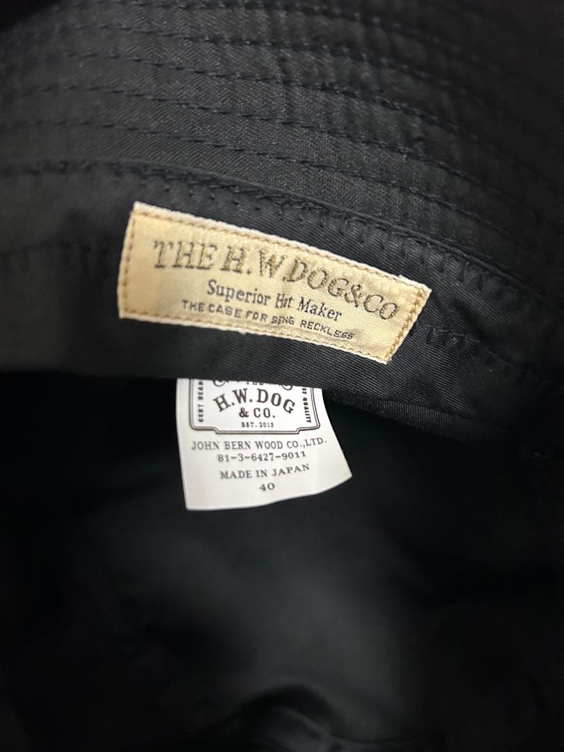 黒いバケットハット刺繍ロゴ付き