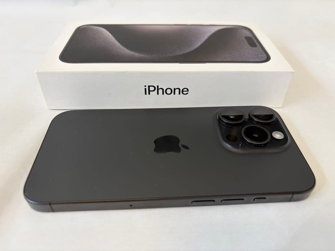 iPhone 15 Pro 512GB ブラックチタニウム 美品 フィルム付